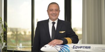 عمرو أبوالعينين رئيس مجلس إدارة الشركة القابضة لمصر للطيران