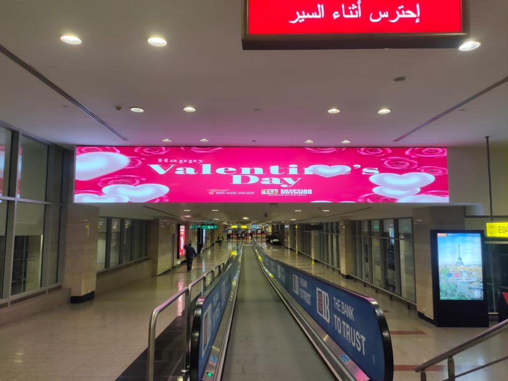 مطار القاهرة والمطارات المصرية تتزين احتفالاً بالفلانتاين
