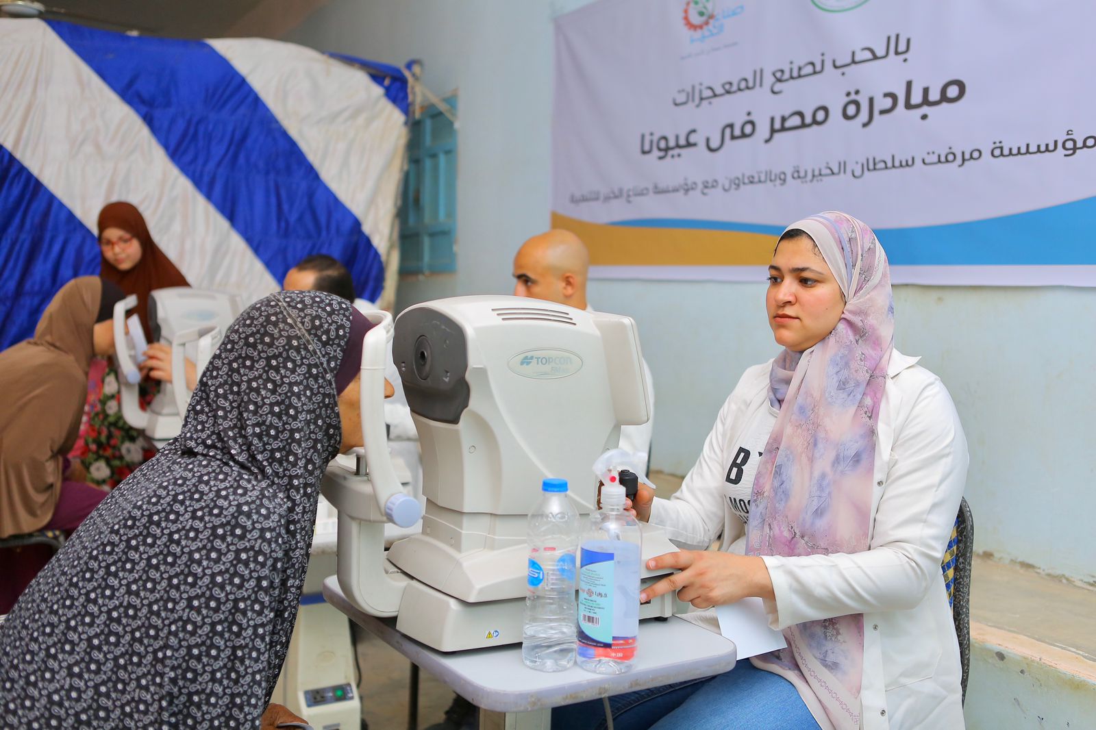 «ميرفت سلطان» و«صناع الخير» تطلقان قافلتين للكشف على أمراض العيون بالفيوم