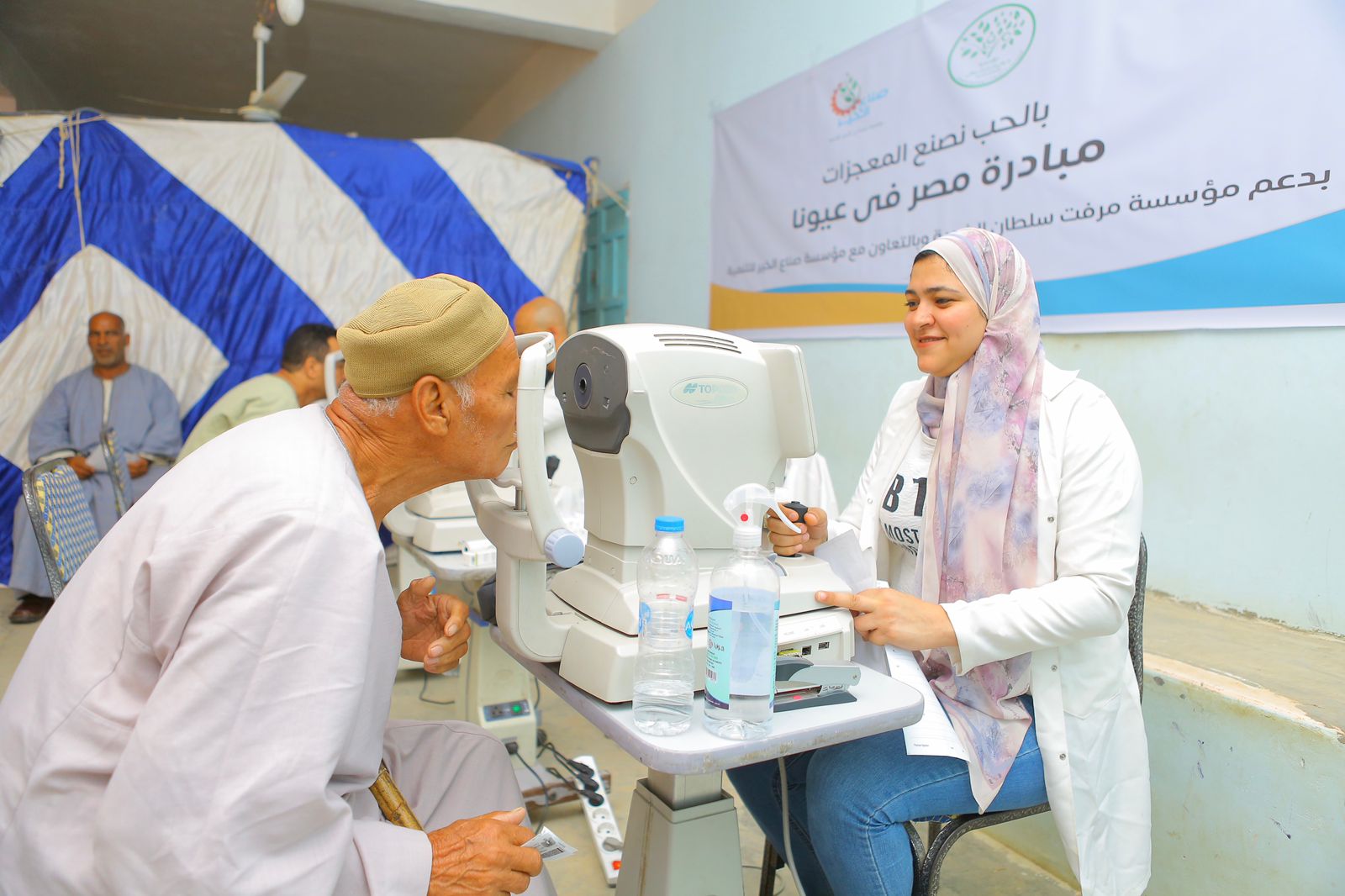 «ميرفت سلطان» و«صناع الخير» تطلقان قافلتين للكشف على أمراض العيون بالفيوم
