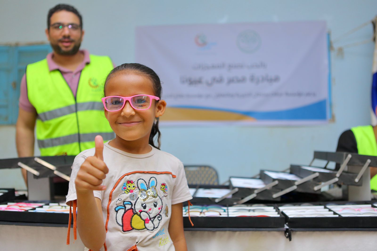 «ميرفت سلطان» و«صناع الخير» تطلقان قافلتين للكشف على أمراض العيون بالفيوم