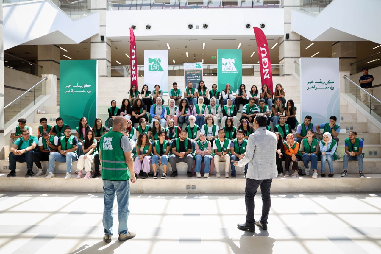 بالصور .. شباب الجامعات يشاركون «مصر الخير» في تعبئة الشنط المدرسية