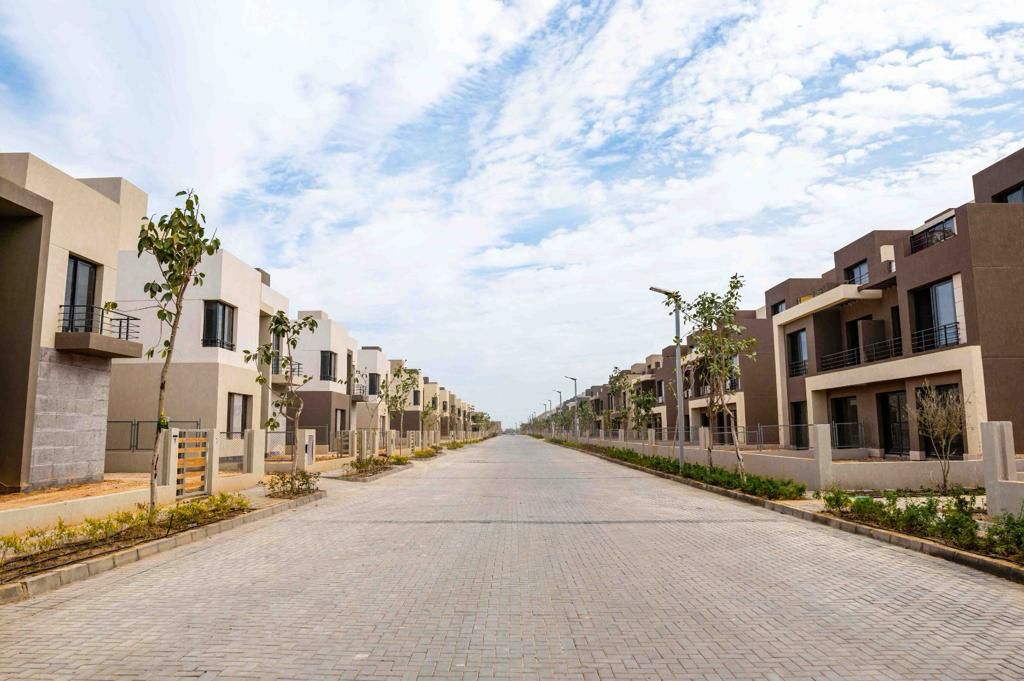 محافظ الإسكندرية وياسين منصور يتفقدان الأعمال الإنشائية والتنفيذية من مشروع بالم هيلز