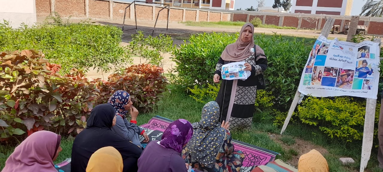 «الرائدات الاجتماعيات» تواصلن نشر رسائل برنامج «وعي» في القرى والنجوع