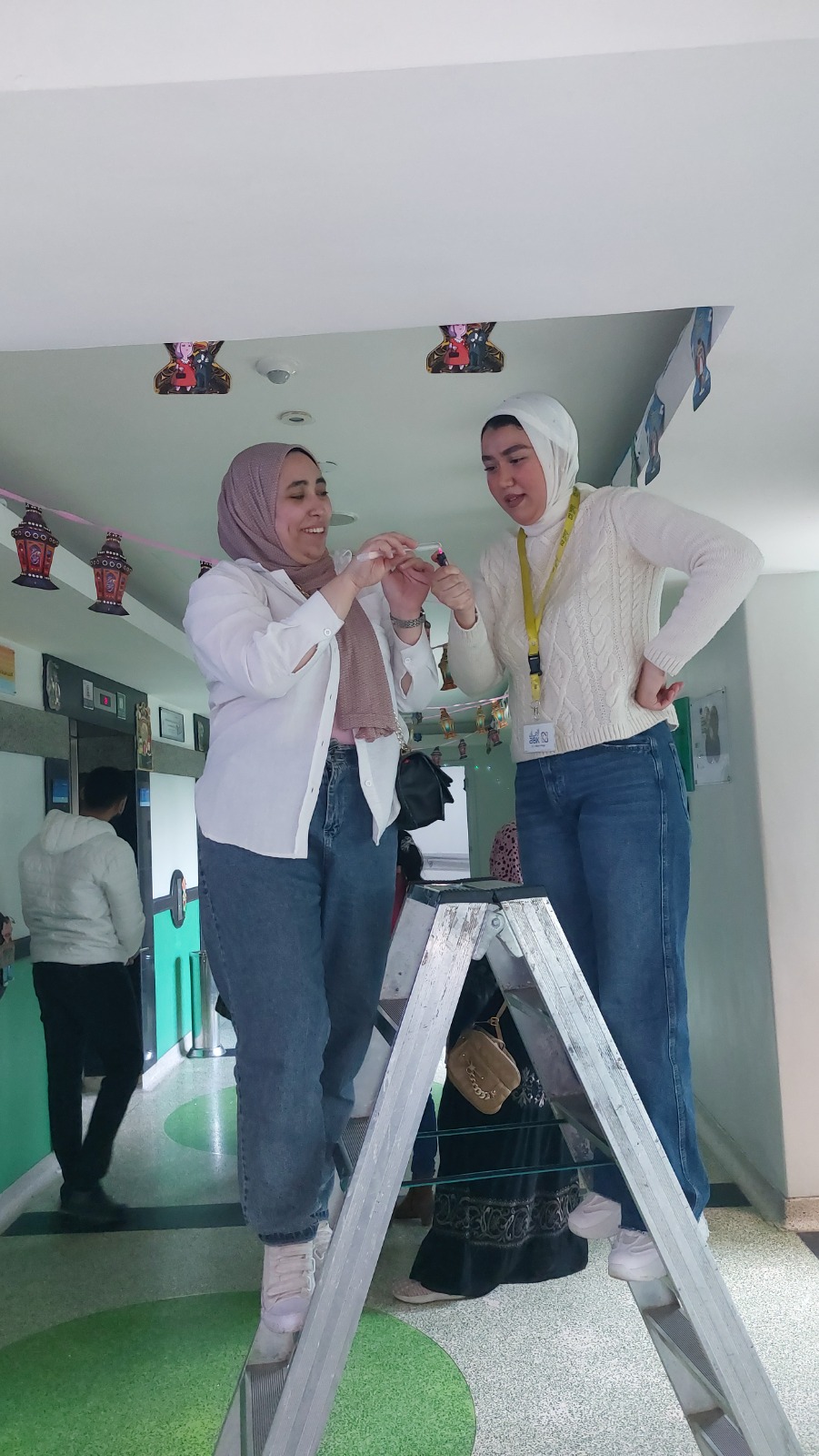 «الأهلي الكويتي – مصر» ينظم زيارة إلى «57357 للأطفال» لتزيين المستشفى احتفالاً برمضان