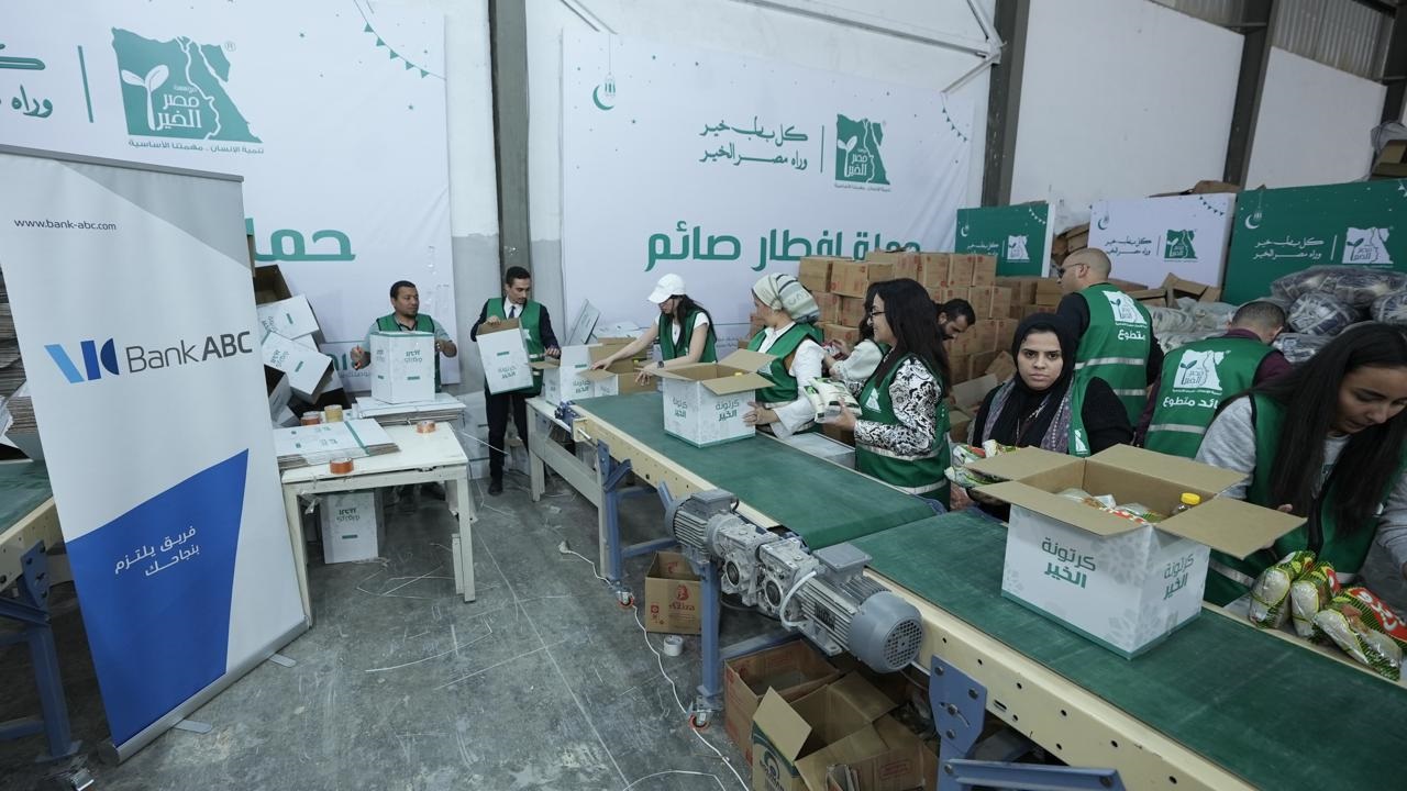 موظفو بنك ABC يشاركون «مصر الخير» في حملتين  لإفطار الصائمين