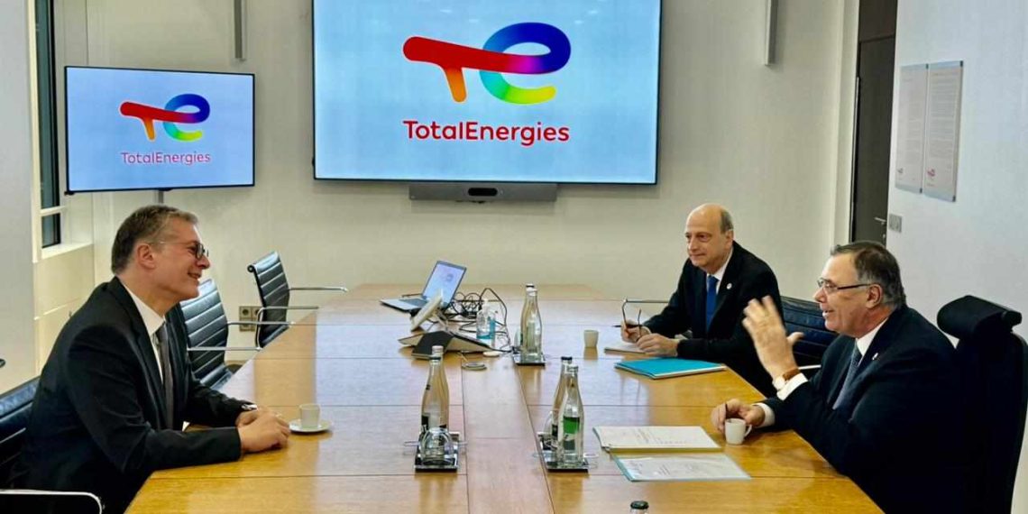 «البترول» تستعرض مع «توتال إينرجيز» الفرص المتاحة للاستثمار في مصر