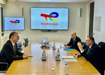 «البترول» تستعرض مع «توتال إينرجيز» الفرص المتاحة للاستثمار في مصر