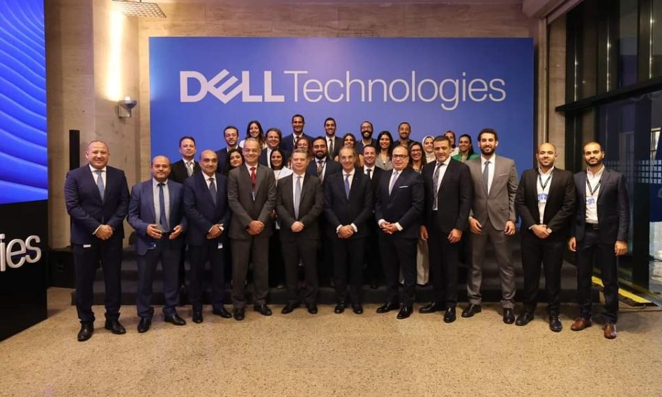 «الاتصالات»: مصر تعمل جاهدة على تعزيز قدراتها التنافسية في صناعة التعهيد