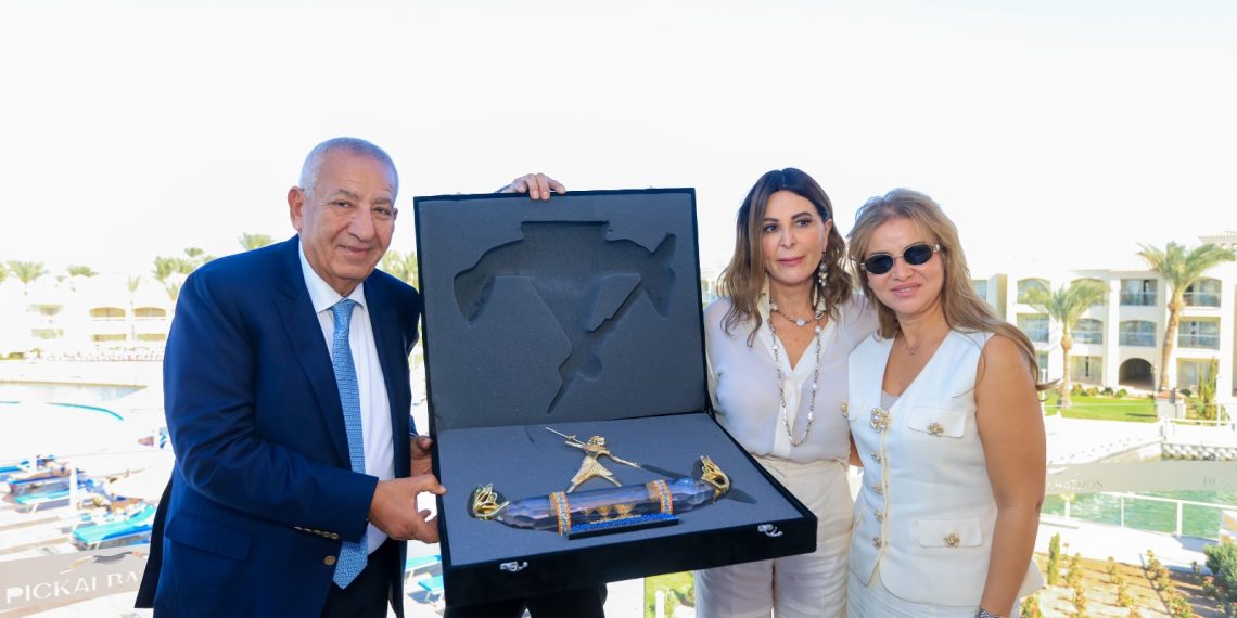 رجل الأعمال المصرى كامل أبو على يكرم وزيرة السياحة الايطالية بالغردقة