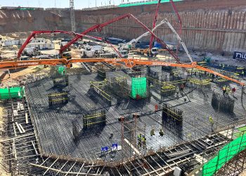 «نايل للتطوير» تكتب تاريخًا جديدًا بصب أساسات قمم إفريقيا