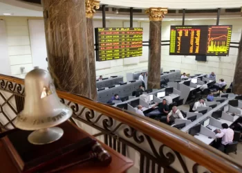 تباين أداء مؤشرات البورصة المصرية بختام التعاملات.. والسوقي يفقد 8 مليارات جنيه