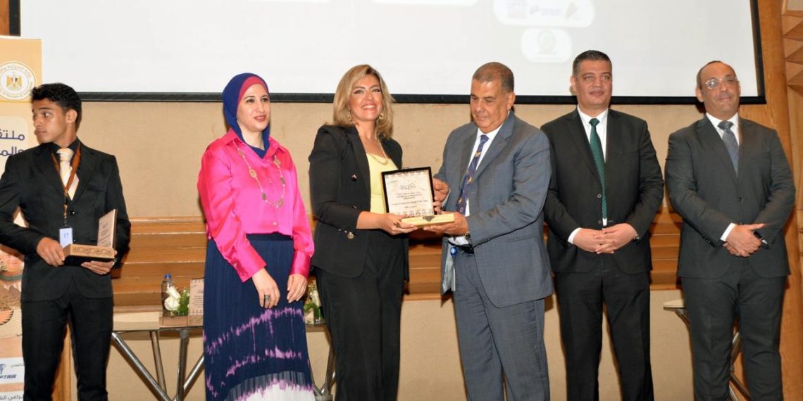 مصرللطيران تشارك في ملتقى السياحة والمسؤلية المجتمعية بمؤسسة 57357