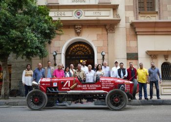 نادي السيارات والرحلات يستضيف المغامر وارن براون بمصر