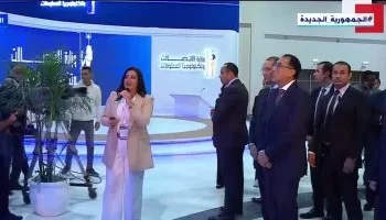 رئيس الوزراء يتفقد جناح المبادرة الرئاسية «بداية جديدة» بمعرض Cairo ICT 24