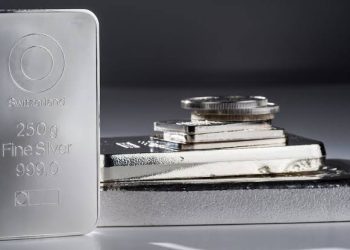 «مركز الملاذ الآمن»: تآكل الطلب على الفضة مع تقلص رهانات أسعار الفائدة الأمريكية