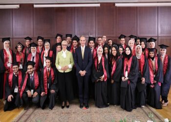 وزير الاتصالات: بناء القدرات الرقمية لأكثر من 30 ألف متدرب من طلاب الجامعات والخريجين فى 2024