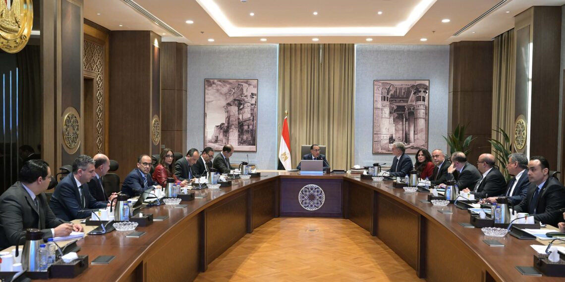 الحكومة تستعد لإطلاق مبادرة تحويل السيارات للعمل بالغاز الطبيعي