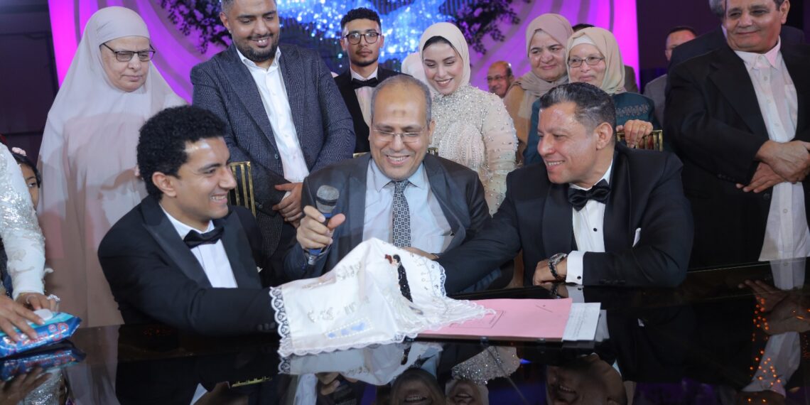 «الاقتصادي نيوز» يهنئ رجل الأعمال محمد أمين بزفاف نجلته