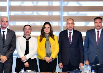 توقيع عقد إدارة وتشغيل مصنع تدوير ومعالجة المخلفات بتونا الجبل فى المنيا