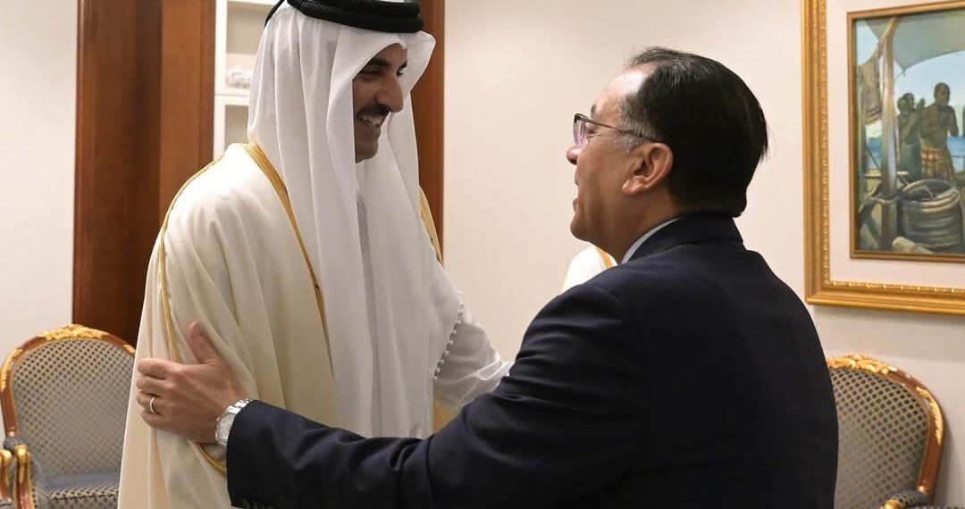 أمير دولة قطر يستقبل رئيس الوزراء