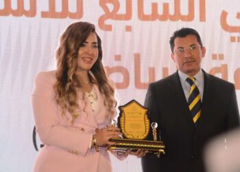 تكريم الإعلامية منى العمدة ضمن فعاليات الملتقى الدولي للاستثمار والصناعة الرياضية 