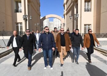 وزير الإسكان يتفقد سير العمل بالحى السكنى الخامس بالعاصمة الإدارية