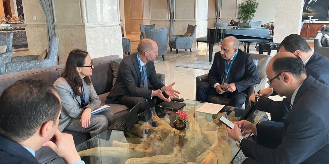 عصمت: دعم خطة الاعتماد على الطاقات المتجددة ومشروعات تخزين الطاقة النظيفة