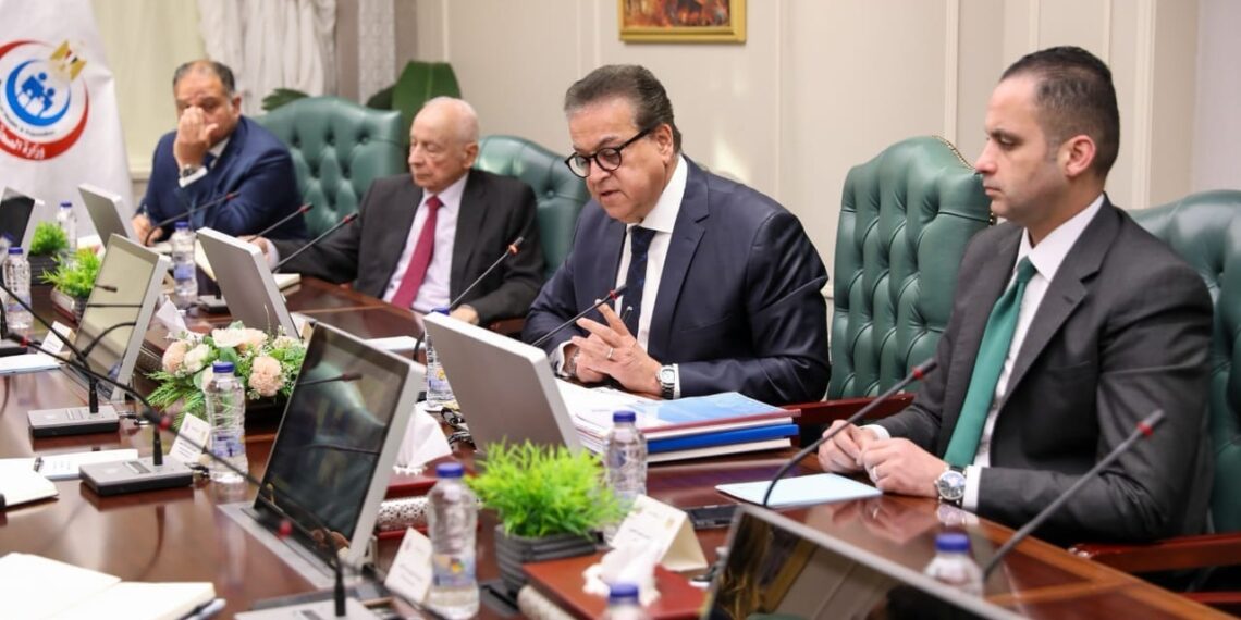 وزير الصحة يبحث محاور المشروع القومي للتنمية البشرية