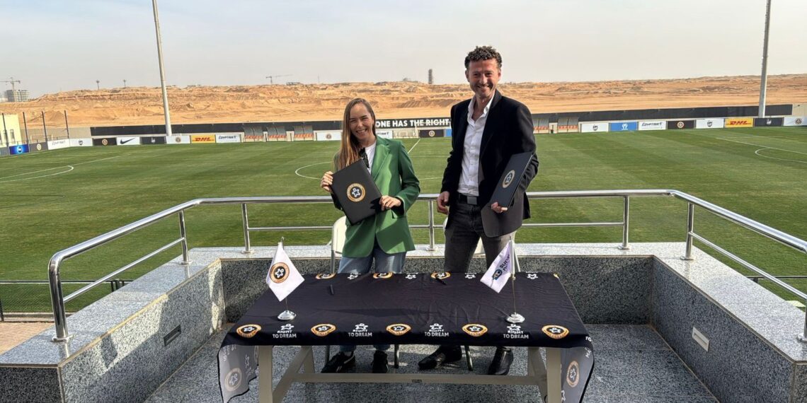 سوبرنوفاس توقع شراكة مع رايت تو دريم لتقديم منح كروية بالخارج للأطفال