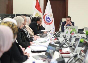 وزير الصحة والسكان يبحث معدلات التنفيذ بمشروع تطوير أنظمة الرعاية الصحية