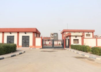 وزير الإسكان يتابع سير العمل بمشروعات تطوير البنية الأساسية بالسادات