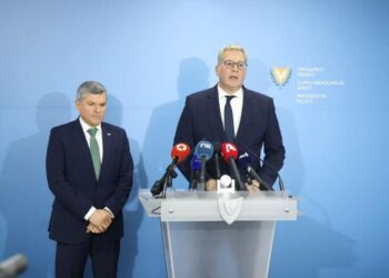 وزير البترول يسلم دعوة الرئيس السيسي لرئيس قبرص لحضور مؤتمر مصر للطاقة