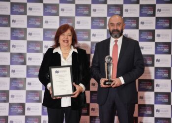   iscore تفوز بجائزة أفضل شركة في مجال قواعد البيانات الشاملة