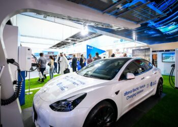 معرض الشرق الأوسط للطاقة 2025 يعزز مكانته بإطلاق قسم البطاريات والتنقل الكهربائي