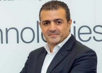 المهن المدعومة بالذكاء الاصطناعي: مستقبل العمل وفجوة المهارات