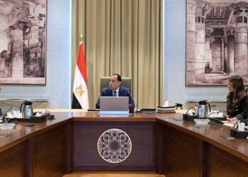 رئيس الوزراء يتابع مع رئيس البورصة جهود تطوير سوق الأوراق المالية