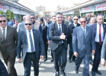 وزير التموين يفتتح السوق الحضاري بالعاشر من رمضان