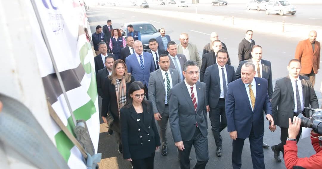 وزير التموين يطلق القافلة رقم 11 و12 للمساعدات الإنسانية العاجلة لقطاع غزة