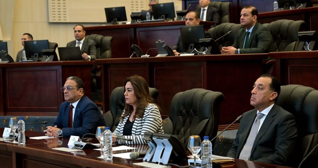 رئيس الوزراء يستعرض قدرات المحافظات في مواجهة الأزمات والكوارث