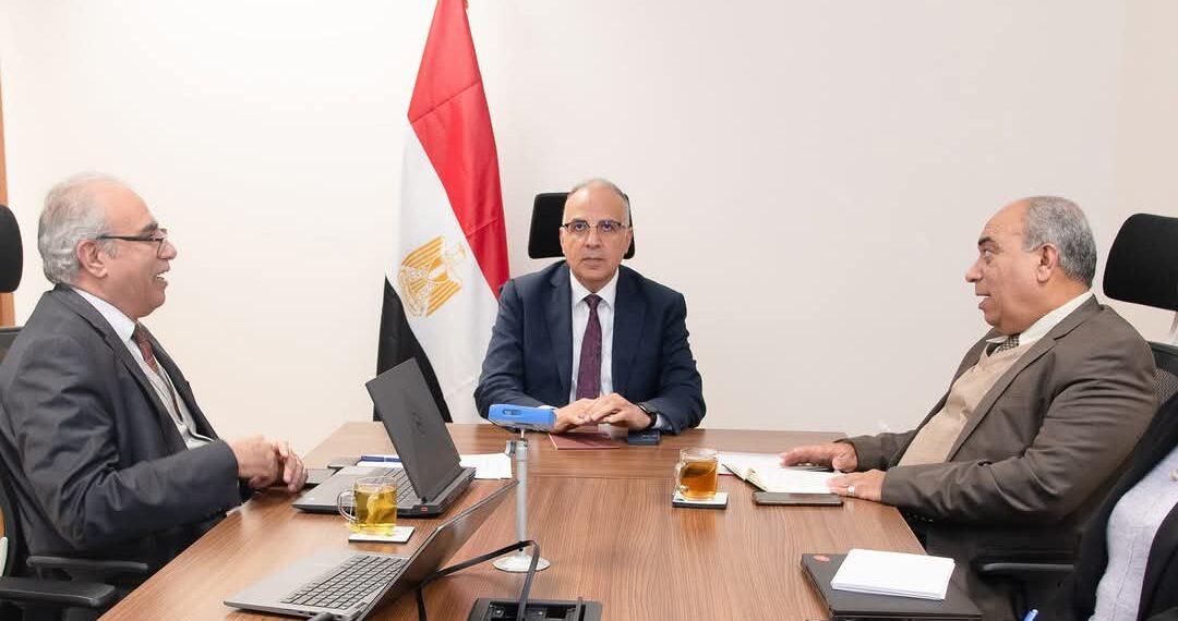 وزير الري يتابع إجراءات الاستعداد لعقد إسبوع القاهرة الثامن للمياه
