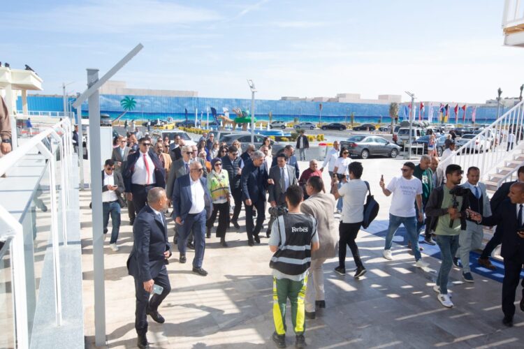 وزير السياحة يفتتح منتجع الباتروس مكادى بالغردقة .. صور