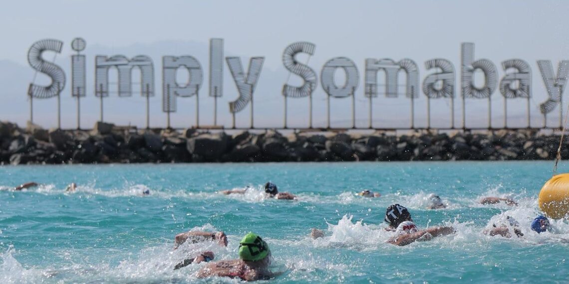 وزير الشباب والرياضة يفتتح كأس العالم للسباحة في المياه المفتوحة