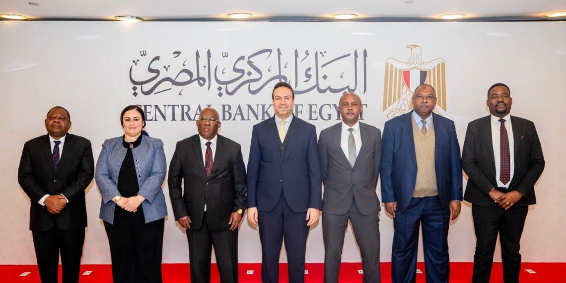 البنك المركزي المصري يستقبل وفدًا من نظيره التنزاني