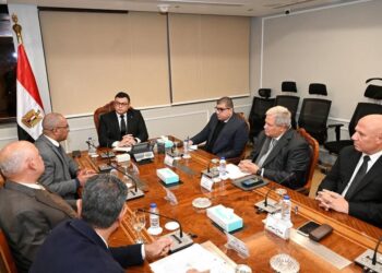 وزير الإسكان يتابع سير العمل في محطة التنقية الشرقية لمعالجة الصرف الصحي