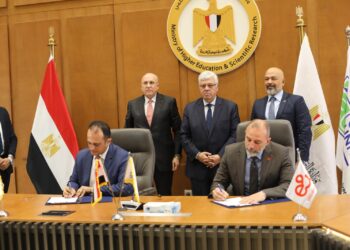 «إي آند مصر» تتعاون مع جامعة الجلالة لإنشاء مختبر للاتصالات السلكية واللاسلكية