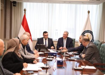 وزيرا البترول والإسكان يبحثان سبل تعزيز التعاون بين الهيئات التابعة