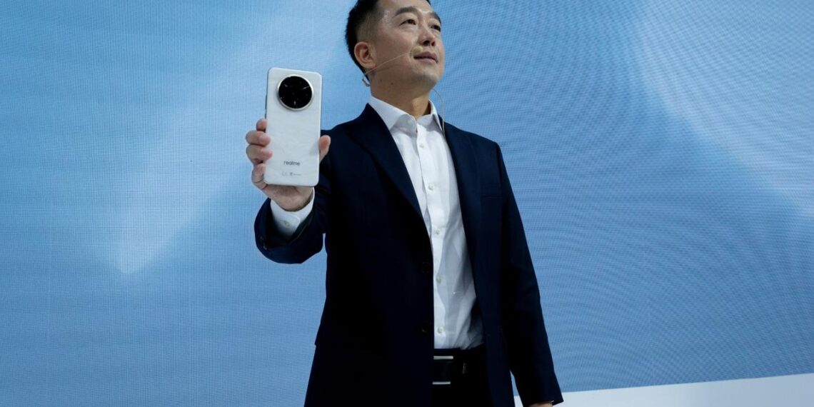 ريلمي تكشف عن هاتفًا بكاميرا مزودة بمستشعر فائق الحجم