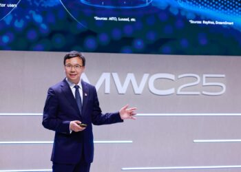 هواوي تستعرض حلولها للشبكات المدعومة بالذكاء الاصطناعي ببرشلونه