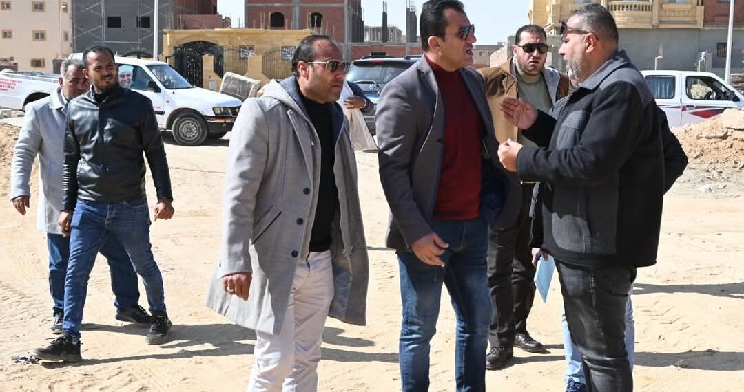 وزير الإسكان يُتابع مشروعات التطوير وترفيق الأراضي بالمناطق الصناعية بالعاشر من رمضان